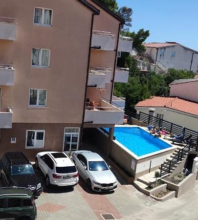 Apartments Vila Adrijana & Fitness Studio Wolf Bv Baška Voda Exterior foto