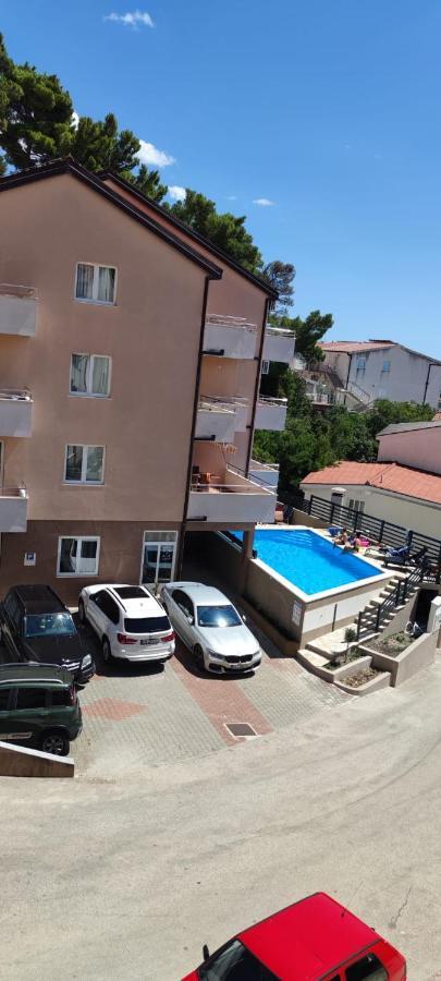 Apartments Vila Adrijana & Fitness Studio Wolf Bv Baška Voda Exterior foto