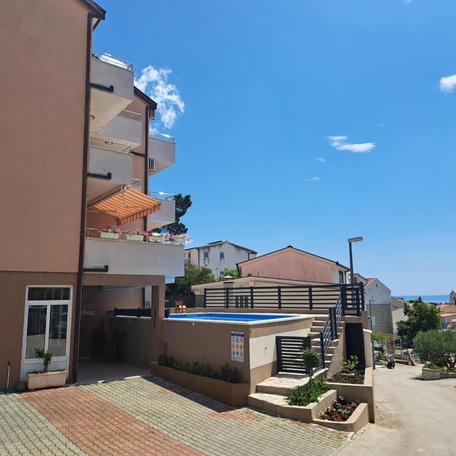 Apartments Vila Adrijana & Fitness Studio Wolf Bv Baška Voda Exterior foto