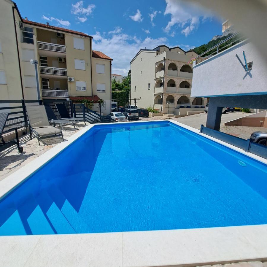 Apartments Vila Adrijana & Fitness Studio Wolf Bv Baška Voda Exterior foto