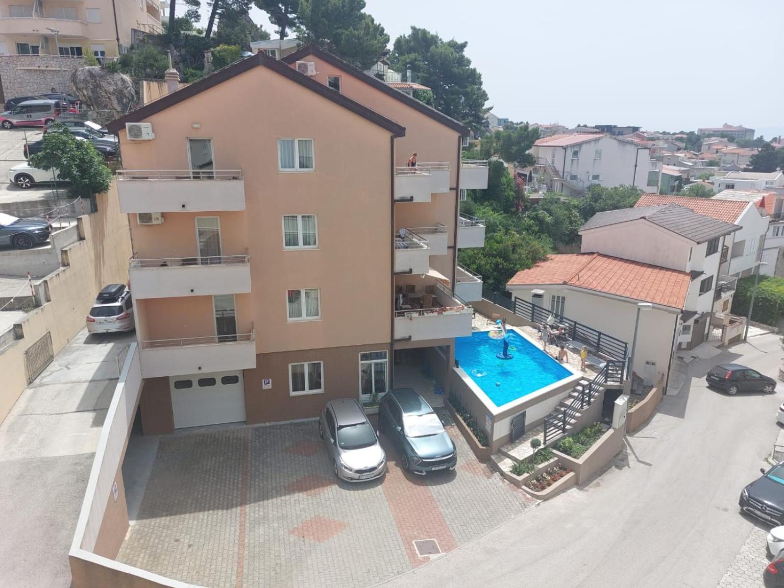 Apartments Vila Adrijana & Fitness Studio Wolf Bv Baška Voda Exterior foto